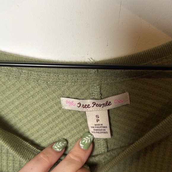 Free People Green Waffle Knit Thermal Long Sleeve Shirt Women's Size S Slit Back - Picture 2 of 8